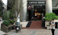 The Coffee House nói gì về vụ vỡ kính khiến nữ bác sĩ bị liệt nửa người?