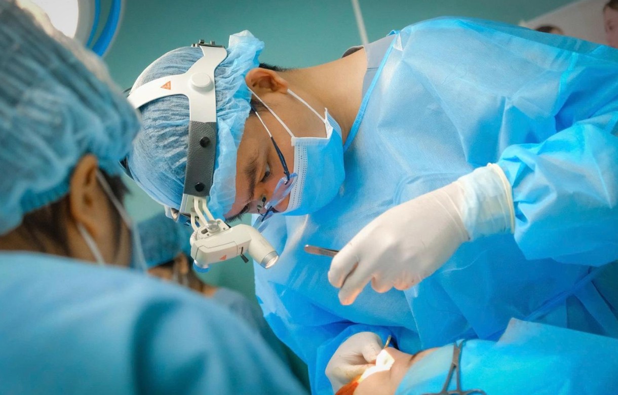Tái tạo mũi co rút sau 8 lần sửa hỏng
